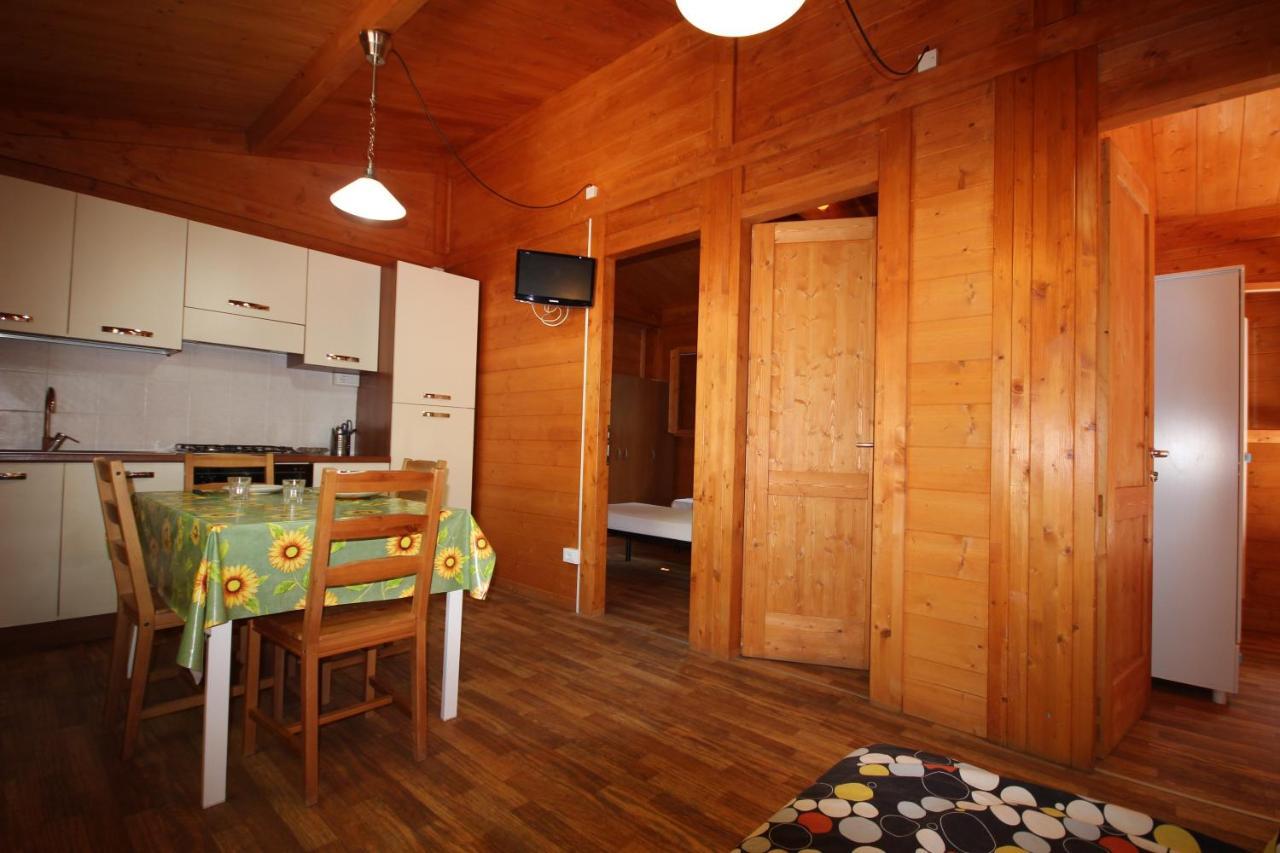 Camping Calatella Parco Di Vacanza Marina di Massa Exterior foto