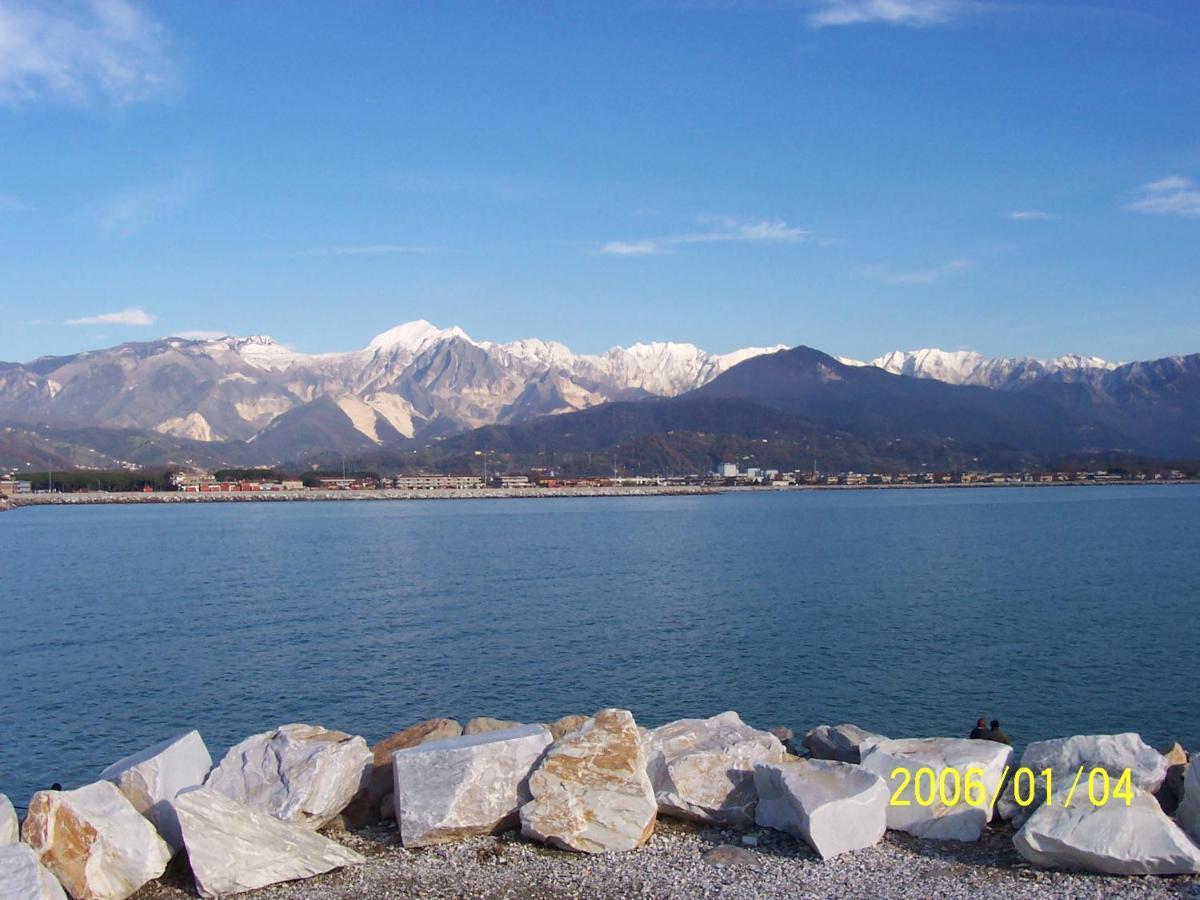 Camping Calatella Parco Di Vacanza Marina di Massa Exterior foto