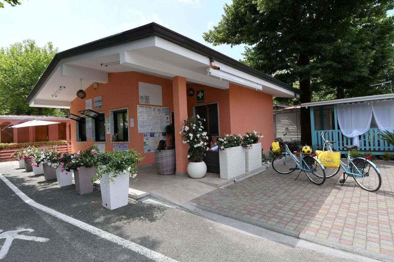 Camping Calatella Parco Di Vacanza Marina di Massa Exterior foto