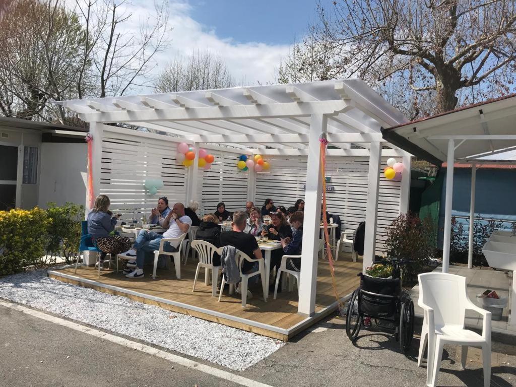 Camping Calatella Parco Di Vacanza Marina di Massa Exterior foto