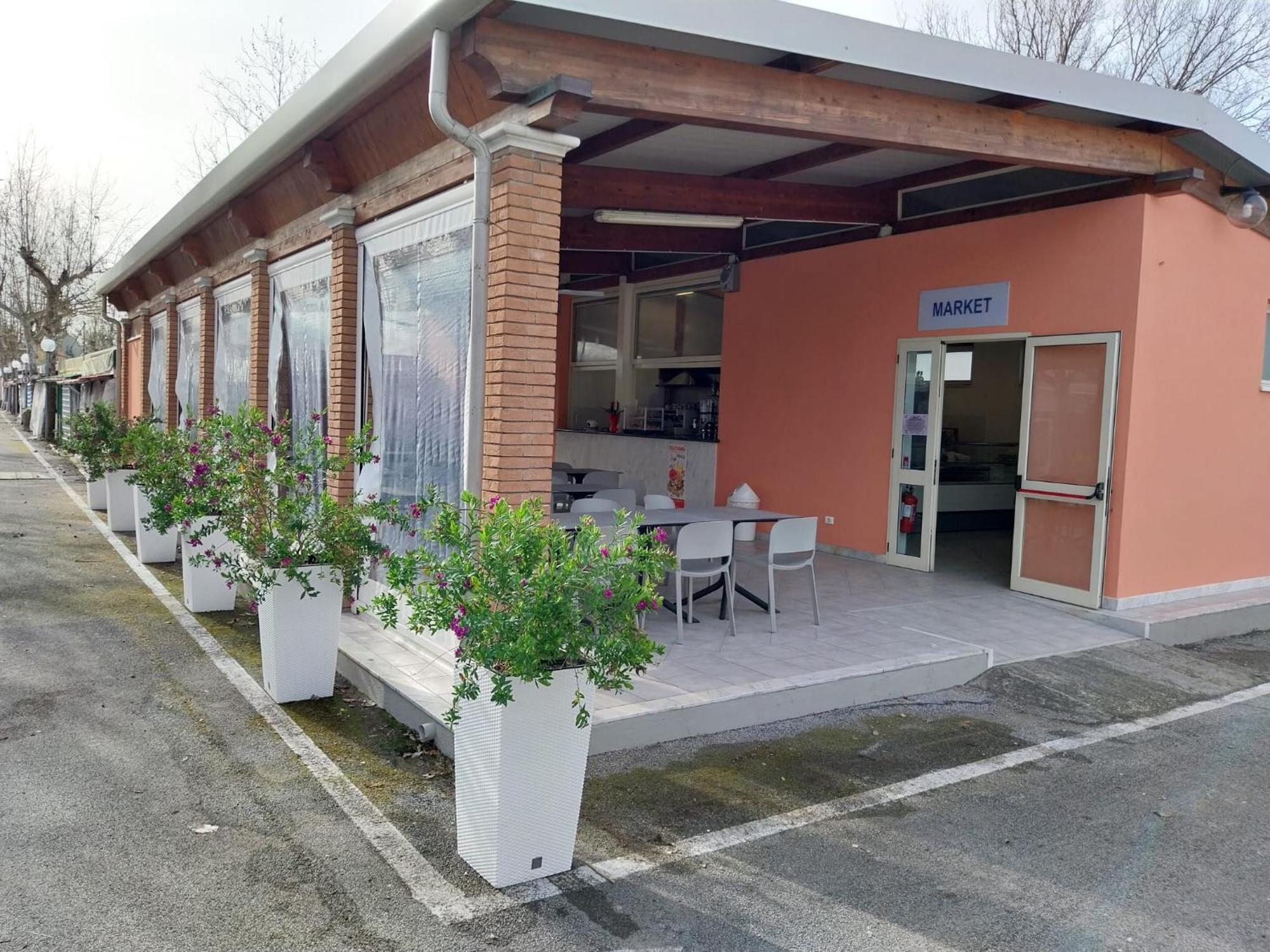Camping Calatella Parco Di Vacanza Marina di Massa Exterior foto